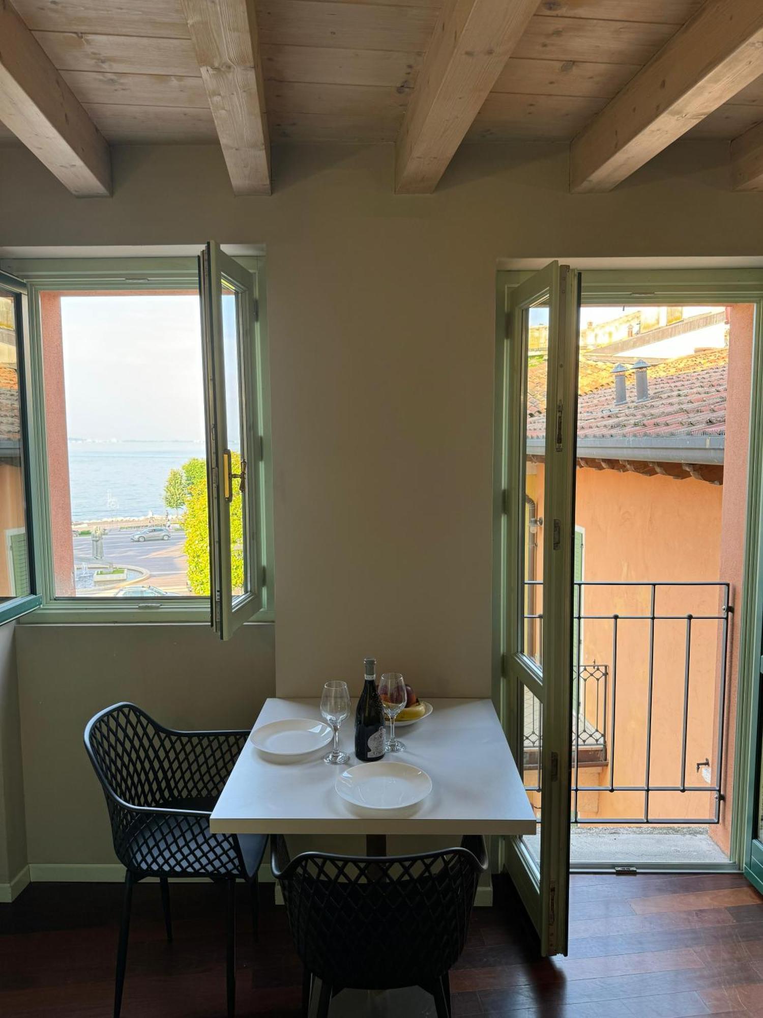 Splendid Apartment Desenzano del Garda Exterior foto